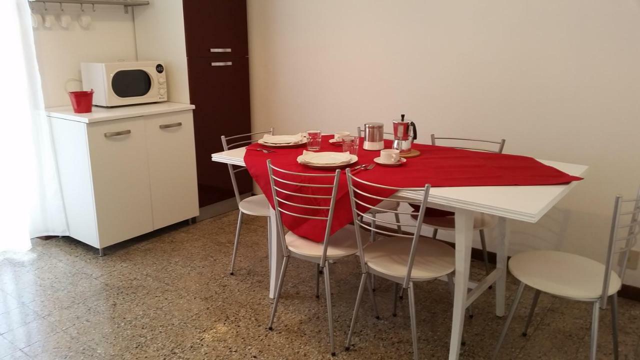 In Vacanza Da Marinella Albenga Bagian luar foto